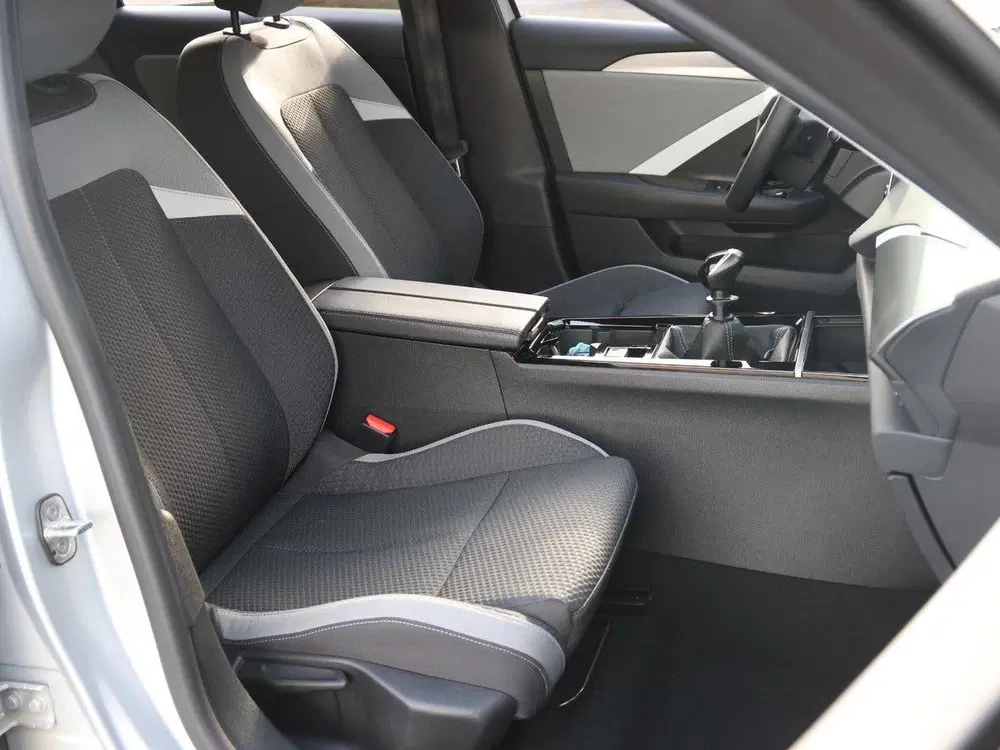 Opel Astra Sports Tourer Business Edition 110 pk uit 2025, foto 10