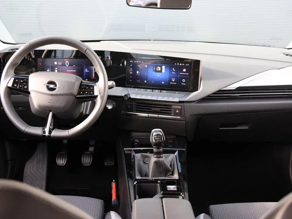 Opel Astra Sports Tourer Business Edition 110 pk uit 2025, foto 13