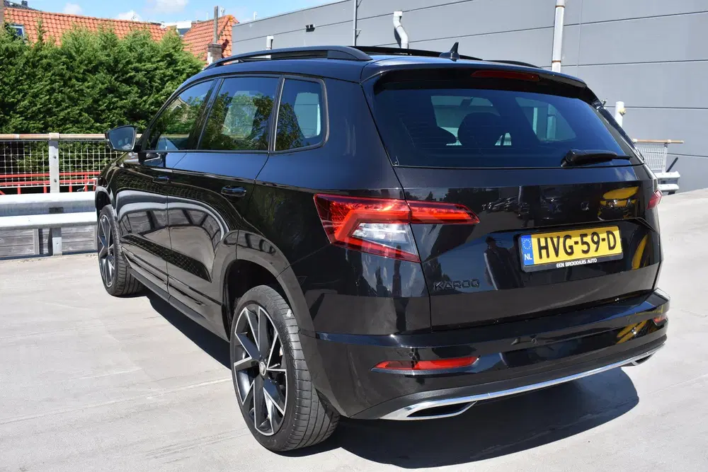 Skoda Karoq 1.5TSi ACT 150PK DSG Sportline Business uit 2022, foto 3
