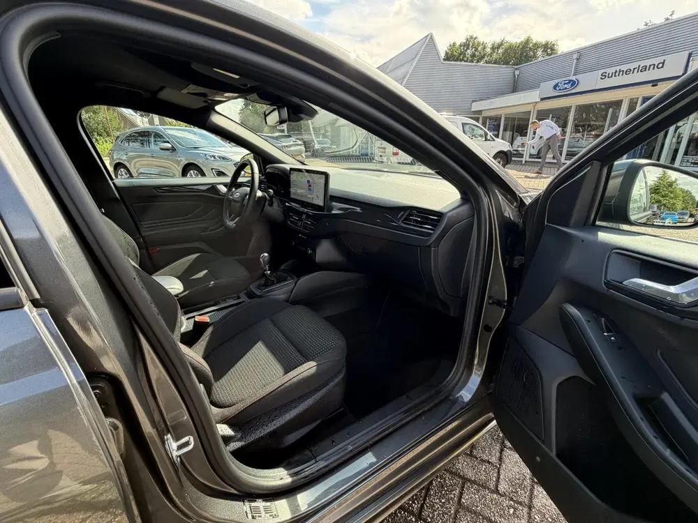 Ford Focus 1.0 EcoBoost Hybrid ST Line uit 2024, foto 15