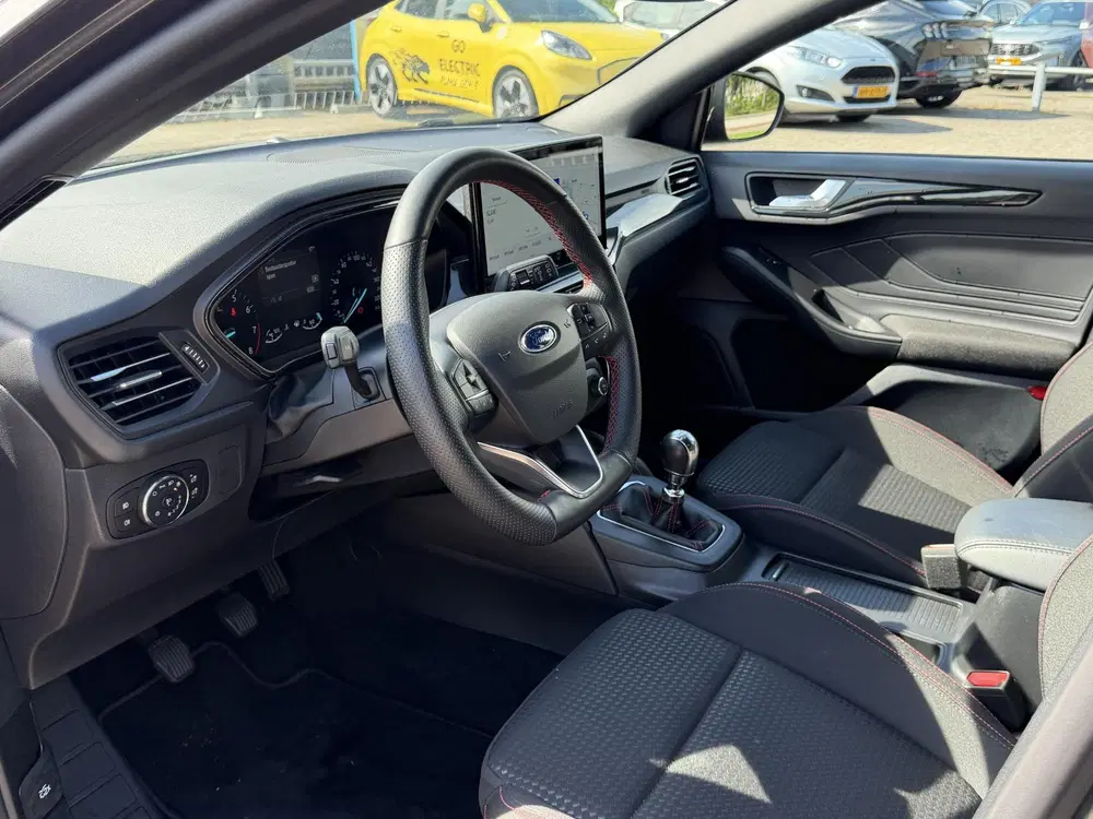 Ford Focus 1.0 EcoBoost Hybrid ST Line uit 2024, foto 9