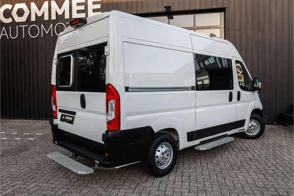 Peugeot Boxer 2.2 BlueHDi 140 L2H2 3.3t Inrichting I NAV uit 2021, foto 3