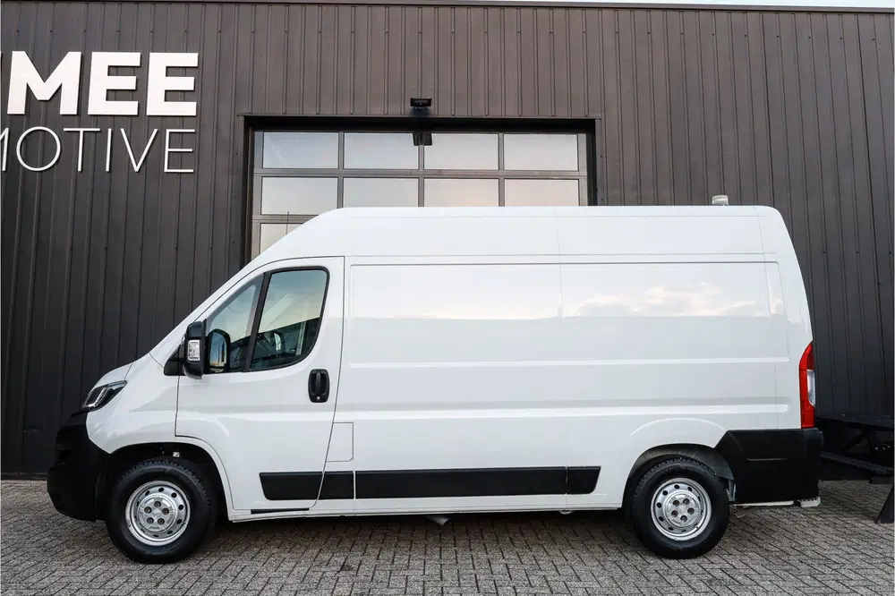 Peugeot Boxer 2.2 BlueHDi 140 L2H2 3.3t Inrichting I NAV uit 2021, foto 4