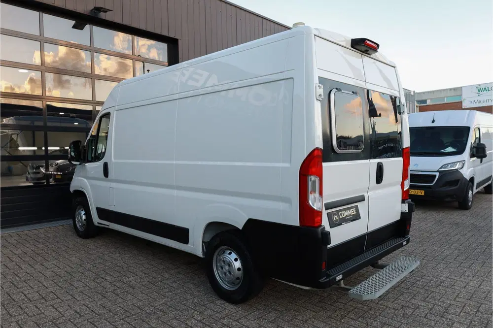 Peugeot Boxer 2.2 BlueHDi 140 L2H2 3.3t Inrichting I NAV uit 2021, foto 9