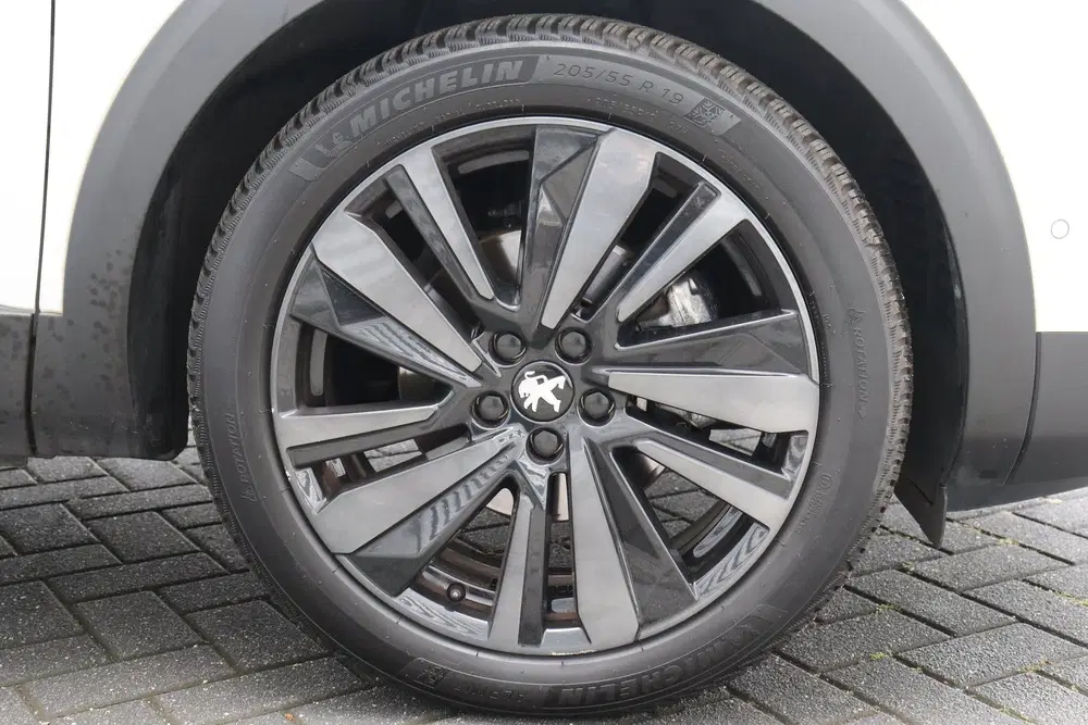 Peugeot 3008 1.2 PURETECH 130PK GT PACK AUTOMAAT uit 2023, foto 15