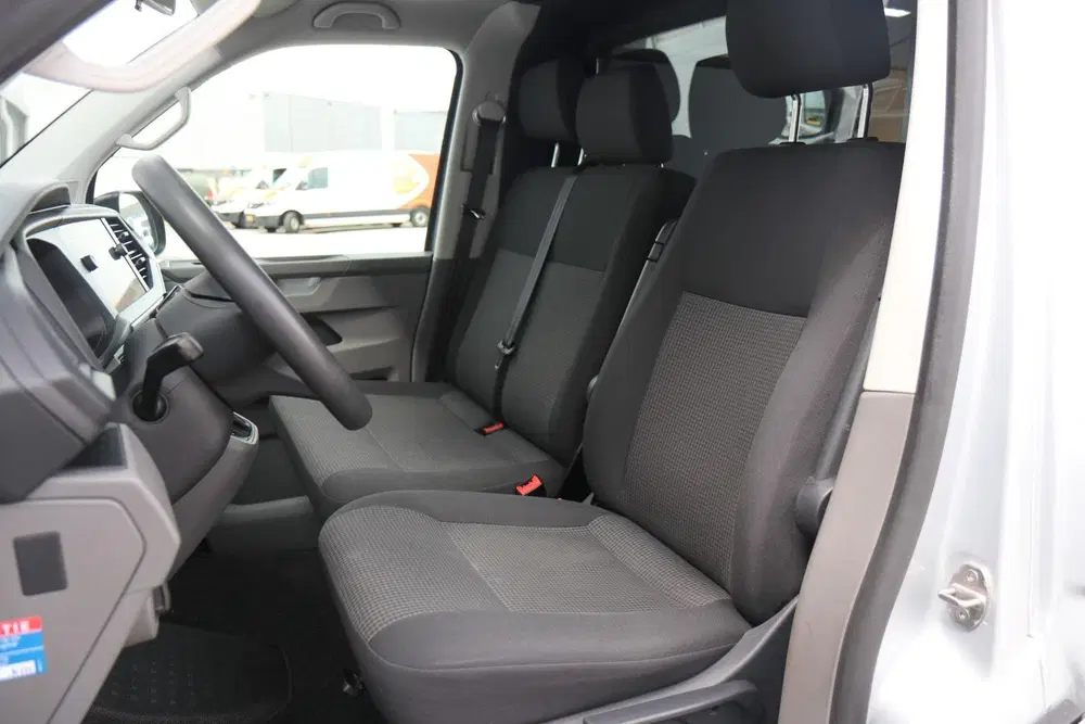 Volkswagen Transporter 2.0 TDI 150pk DSG L1H1 28 uit 2020, foto 4