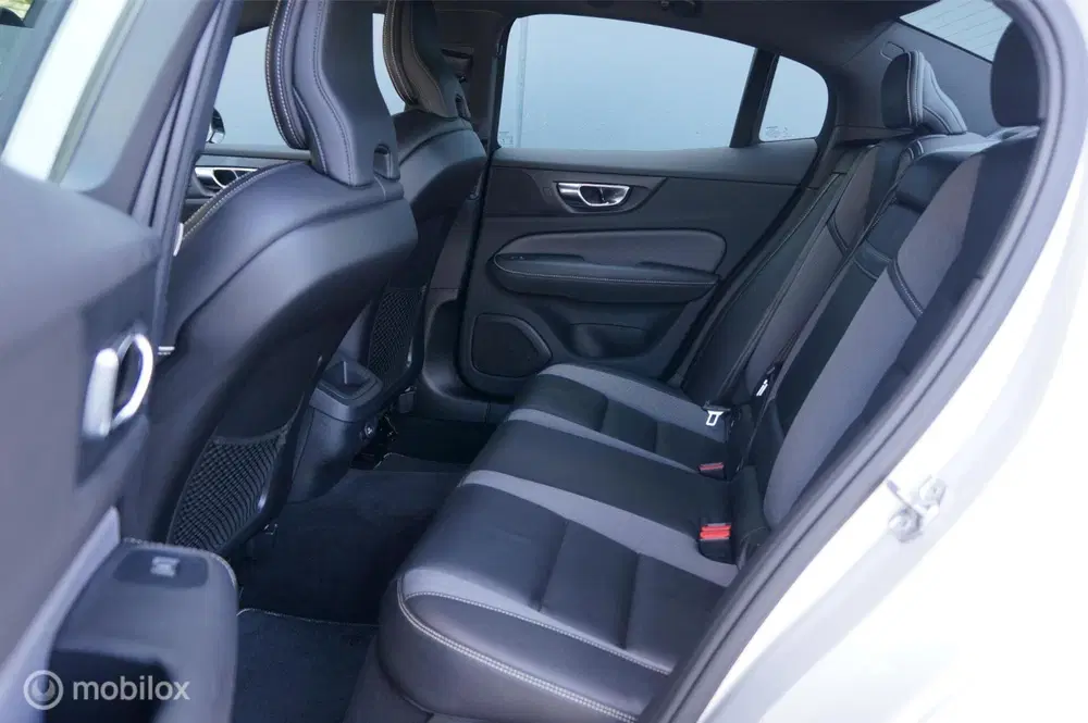 Volvo S60 2.0 T4 R-Design Aut Navi Ad.Cruise Apple uit 2019, foto 10