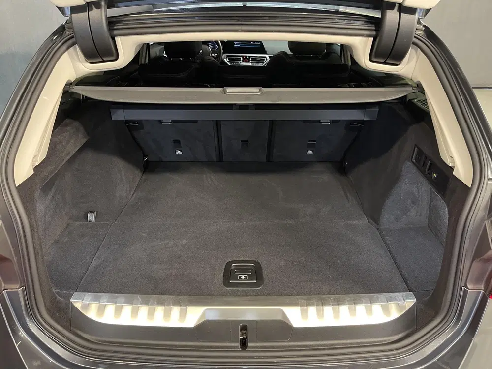 BMW 3-serie 330e xDrive Business Edition Plus 18" uit 2022, foto 11
