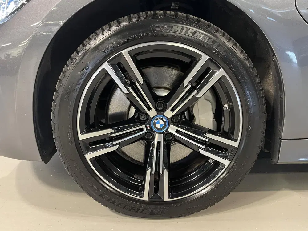 BMW 3-serie 330e xDrive Business Edition Plus 18" uit 2022, foto 14