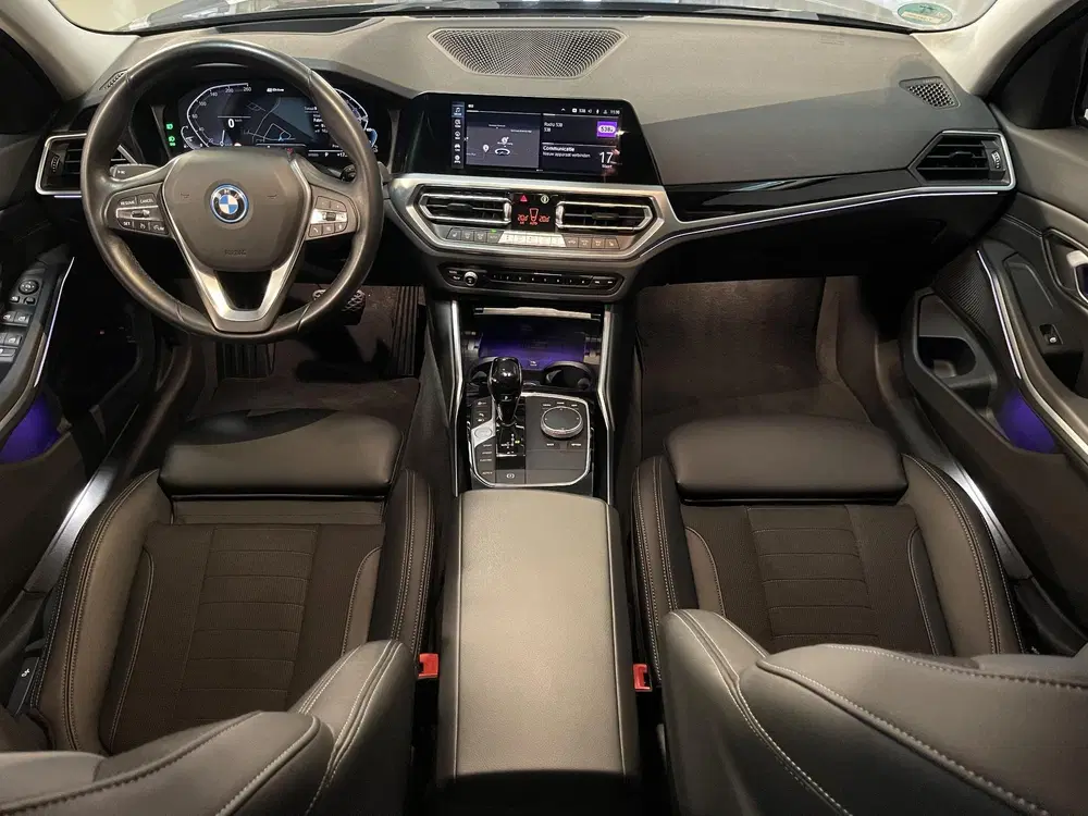 BMW 3-serie 330e xDrive Business Edition Plus 18" uit 2022, foto 3