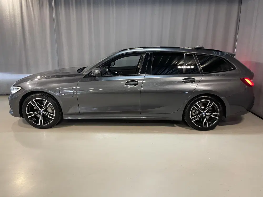BMW 3-serie 330e xDrive Business Edition Plus 18" uit 2022, foto 4