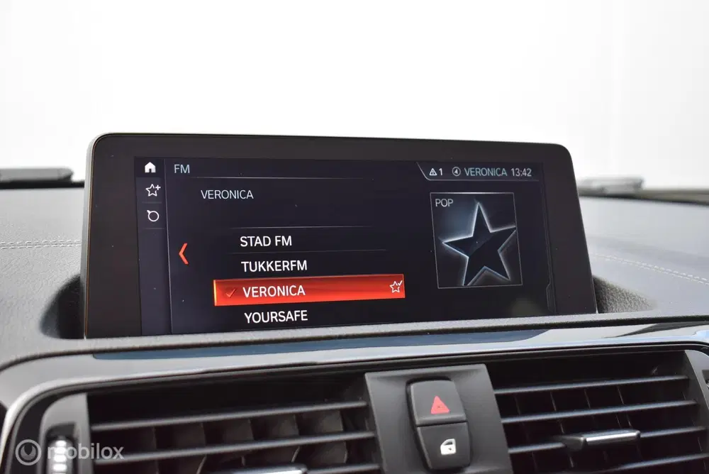BMW 1-serie 118i Sport Line Clima Cruise Navi 17'' LMV uit 2019, foto 10