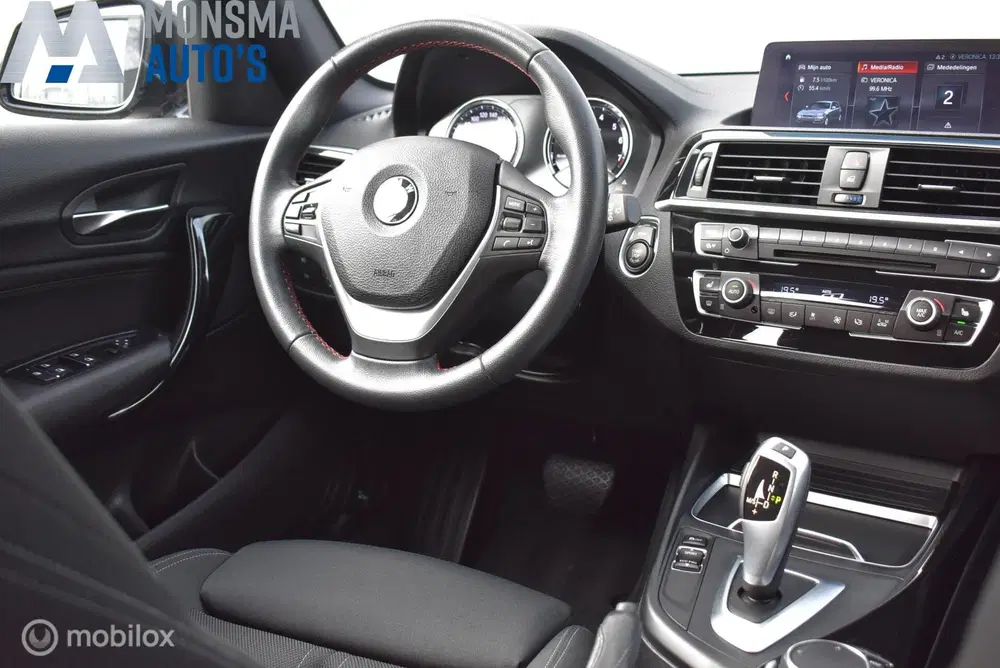 BMW 1-serie 118i Sport Line Clima Cruise Navi 17'' LMV uit 2019, foto 3