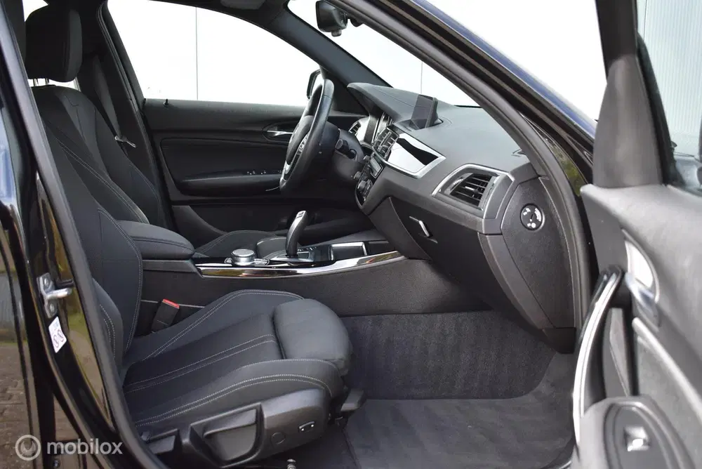 BMW 1-serie 118i Sport Line Clima Cruise Navi 17'' LMV uit 2019, foto 6