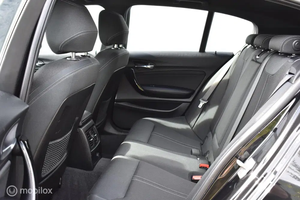 BMW 1-serie 118i Sport Line Clima Cruise Navi 17'' LMV uit 2019, foto 7