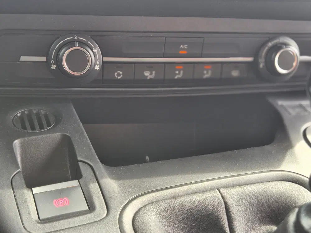 Peugeot Partner YHT2-42E0BP uit 2024, foto 12