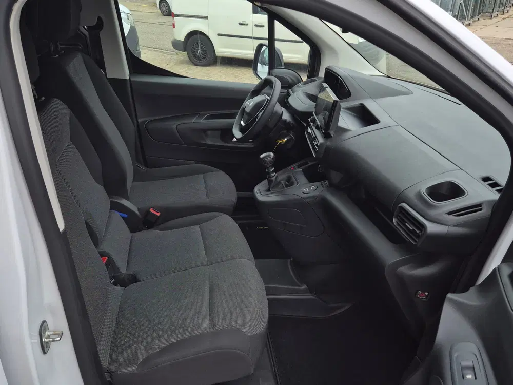 Peugeot Partner YHT2-42E0BP uit 2024, foto 6