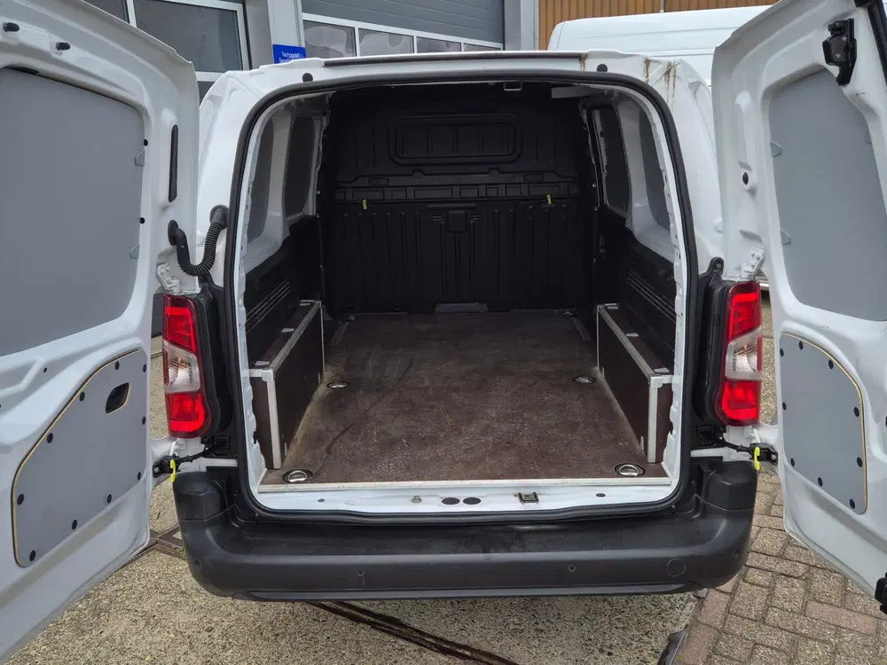 Peugeot Partner YHT2-42E0BP uit 2024, foto 8