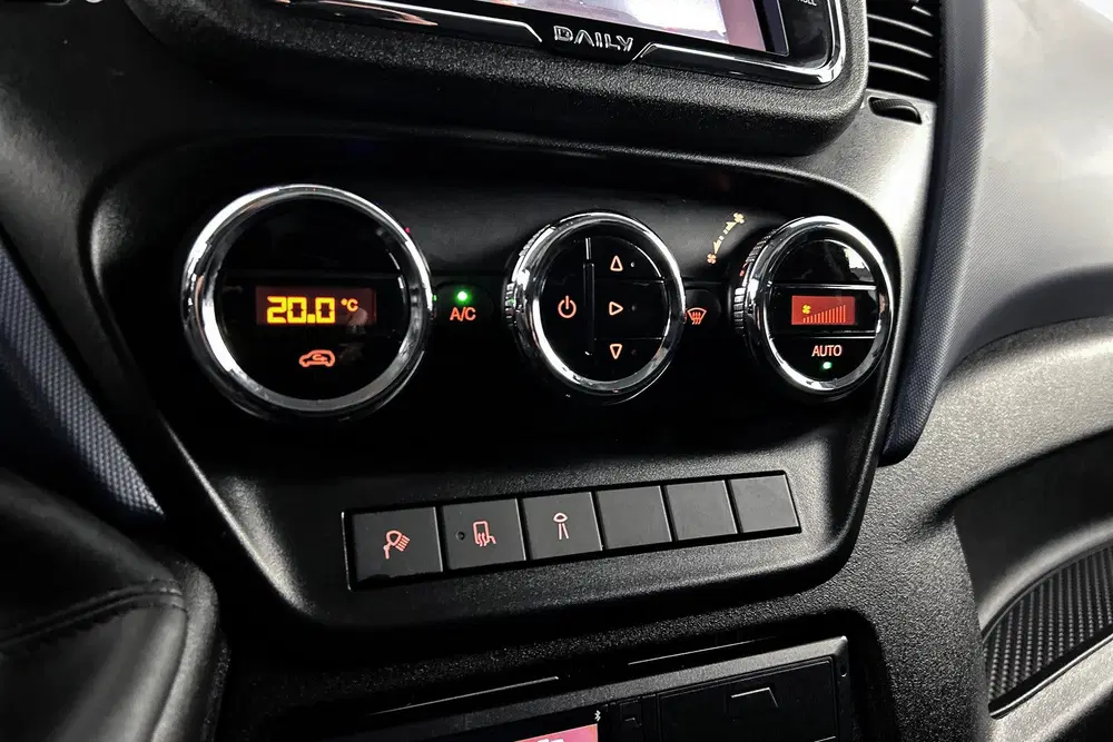 Iveco Daily 35C21 Dubbellucht uit 2020, foto 13