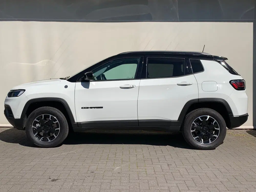 Jeep Compass 4xe 240 Plug-in Hybrid Trailhawk uit 2024, foto 4