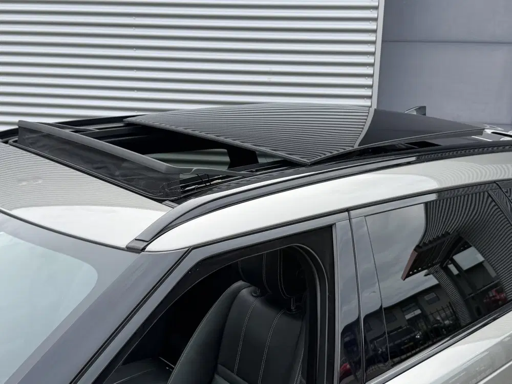 Land Rover Range Rover Velar 2.0 P300 Turbo AWD R-Dynamic HS uit 2019, foto 14