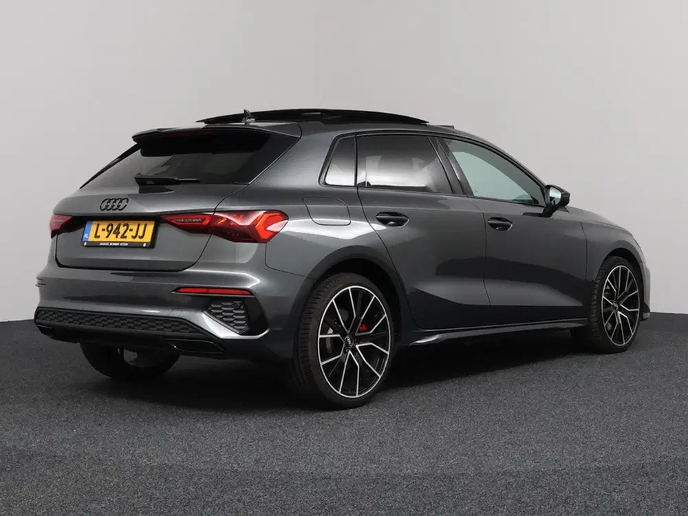 Audi A3 45 TFSI e S edition Competition uit 2021, foto 2