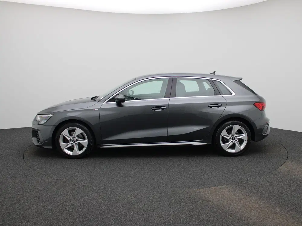 Audi A3 30 TFSI S edition 110 PK uit 2023, foto 4