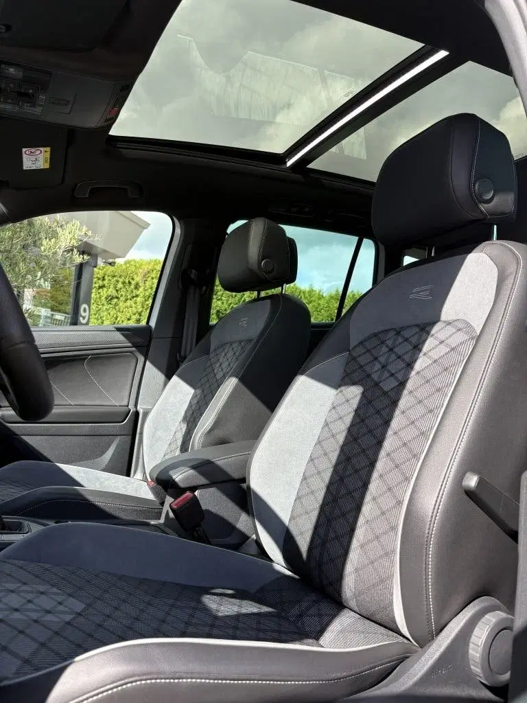 Volkswagen Tiguan R-Line eHybrid uit 2022, foto 11
