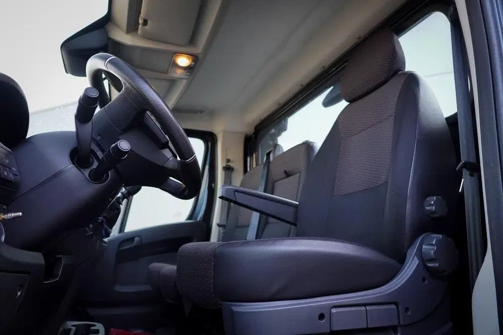 Peugeot Boxer 335 2.2 BlueHDi 165 L3H2 Pro uit 2021, foto 2