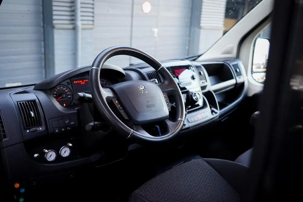 Peugeot Boxer 335 2.2 BlueHDi 165 L3H2 Pro uit 2021, foto 6