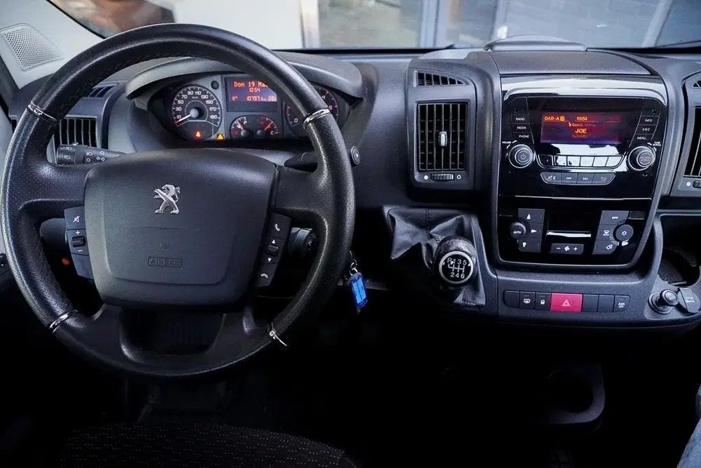 Peugeot Boxer 335 2.2 BlueHDi 165 L3H2 Pro uit 2021, foto 7