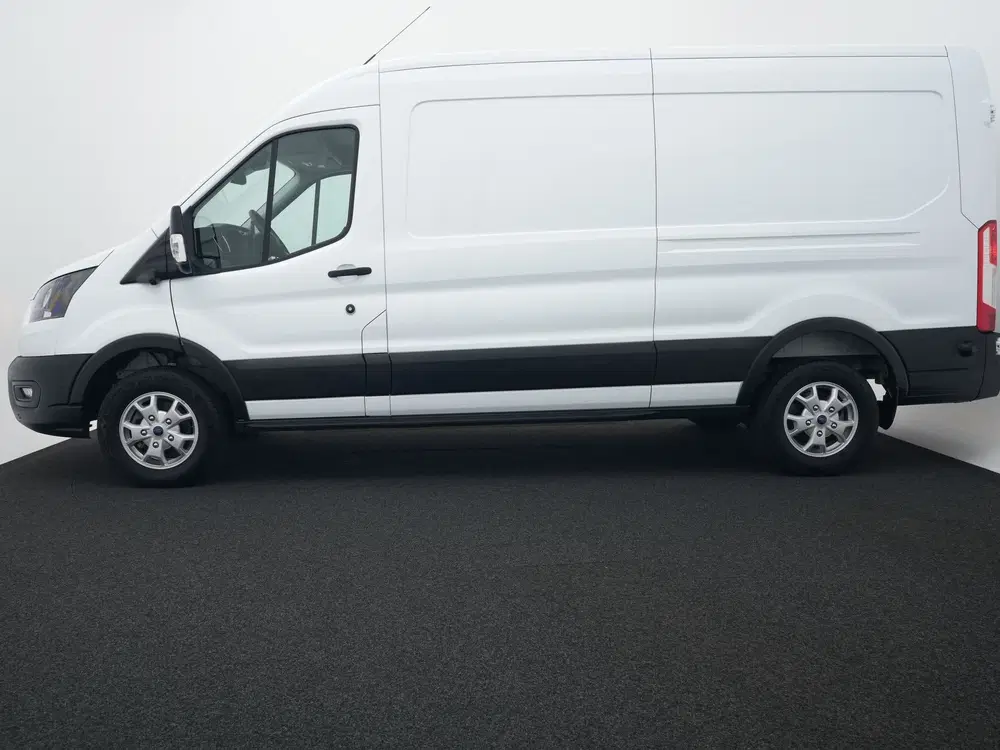Ford Transit 350 L3H2 Trend 68 kWh uit 2024, foto 2