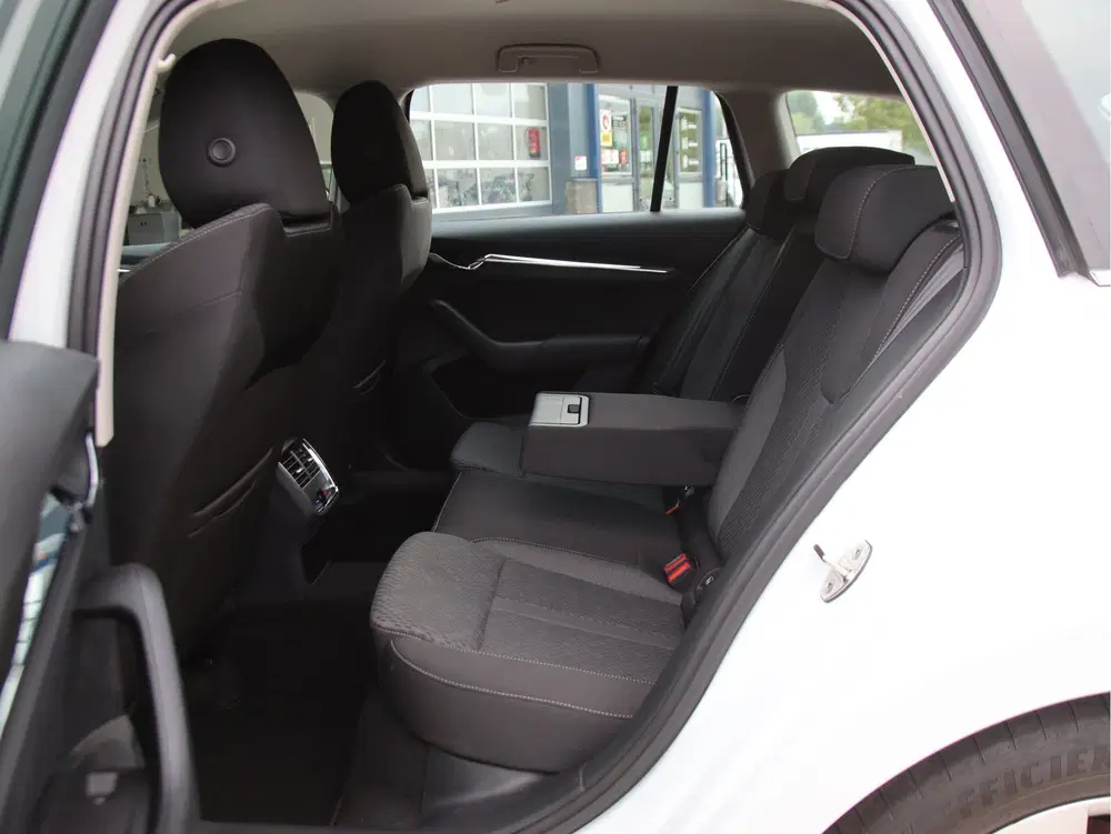 Skoda Octavia 1.5 e-TSI Business Ed. Plus DSG uit 2023, foto 12