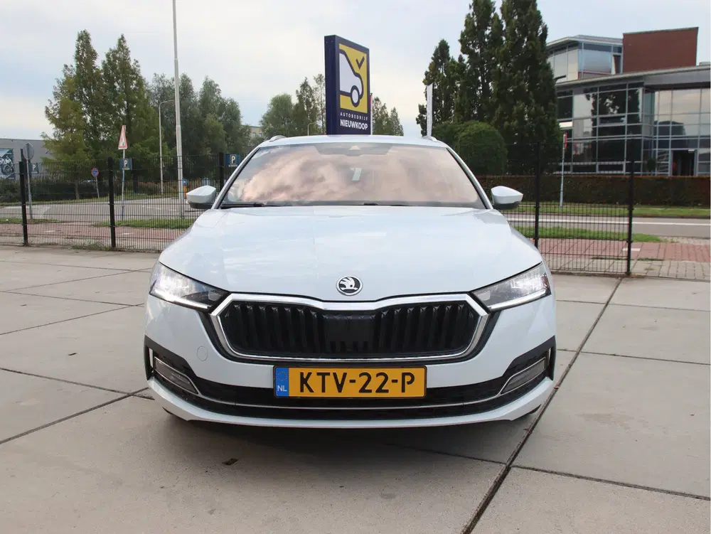 Skoda Octavia 1.5 e-TSI Business Ed. Plus DSG uit 2023, foto 2