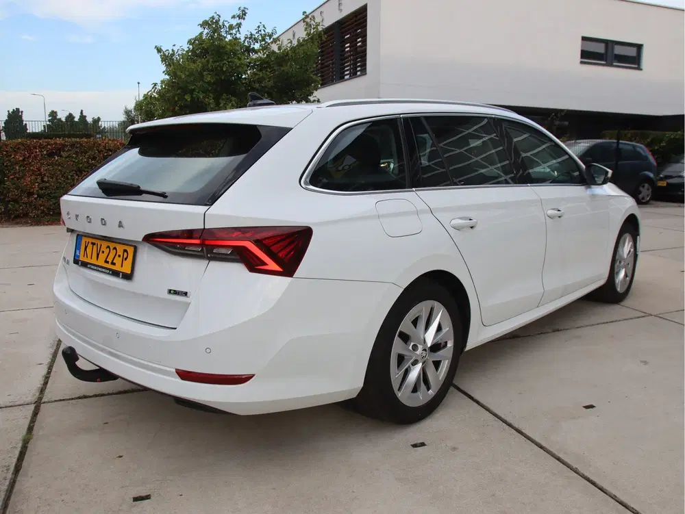 Skoda Octavia 1.5 e-TSI Business Ed. Plus DSG uit 2023, foto 4