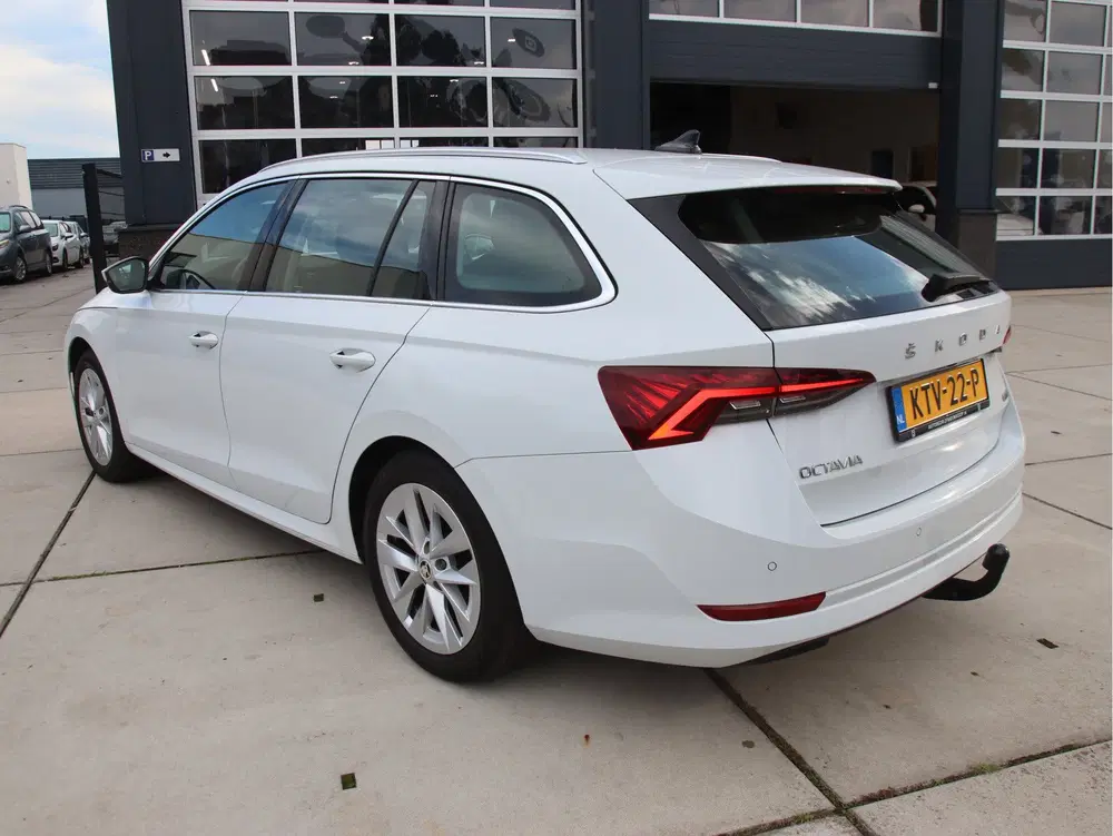Skoda Octavia 1.5 e-TSI Business Ed. Plus DSG uit 2023, foto 6