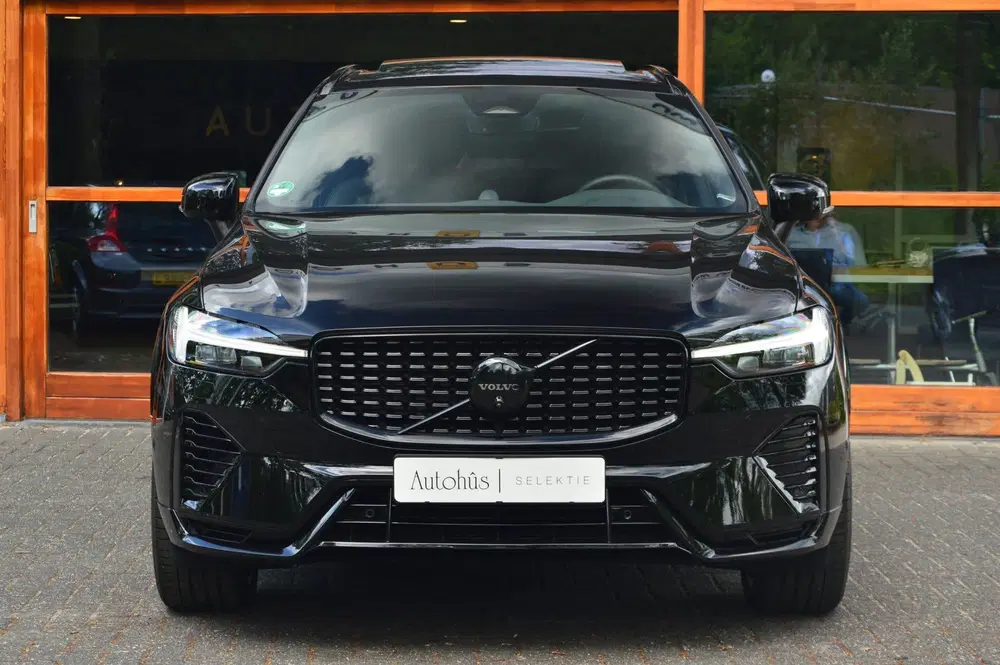 Volvo XC60 T8 Hybrid AWD Ultra Black Edition uit 2024, foto 2