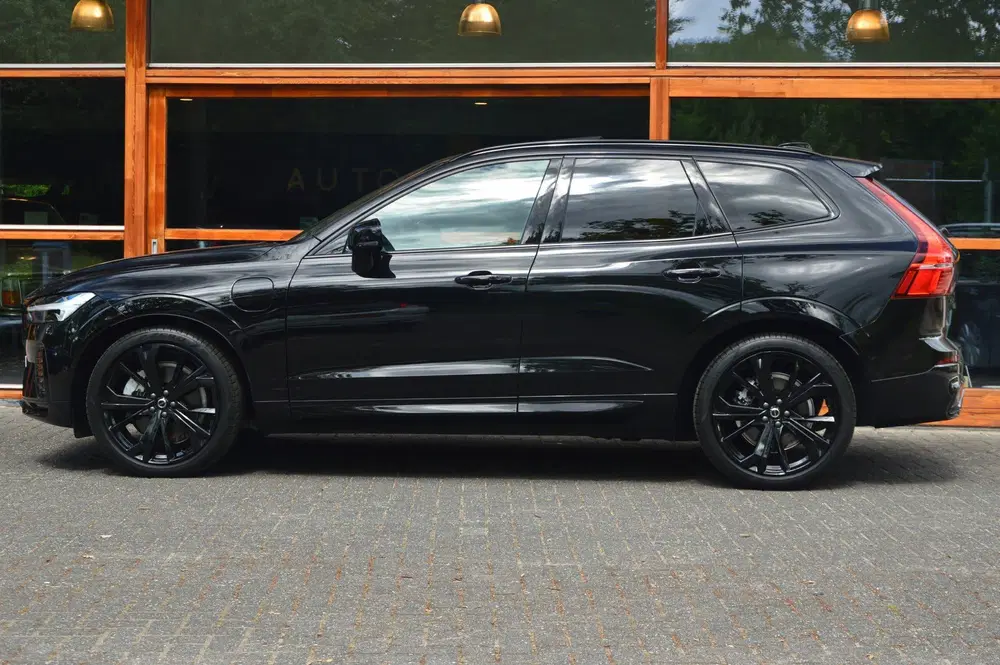 Volvo XC60 T8 Hybrid AWD Ultra Black Edition uit 2024, foto 3