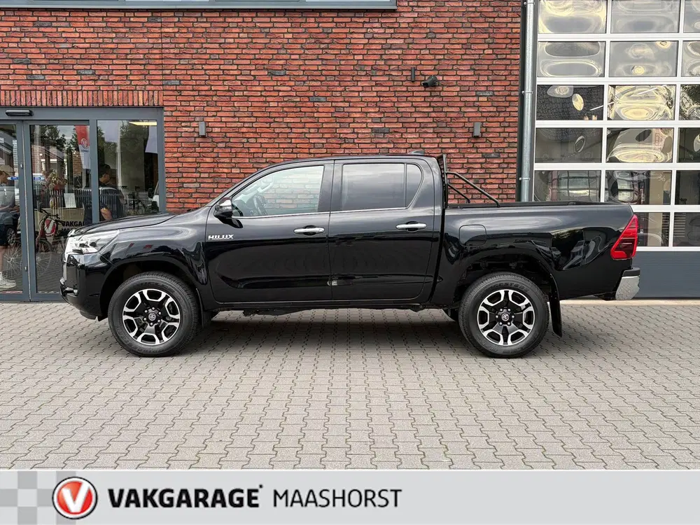 Toyota Hilux 2.8 D-4D Double Cab 4x4 Professional premi uit 2024, foto 2