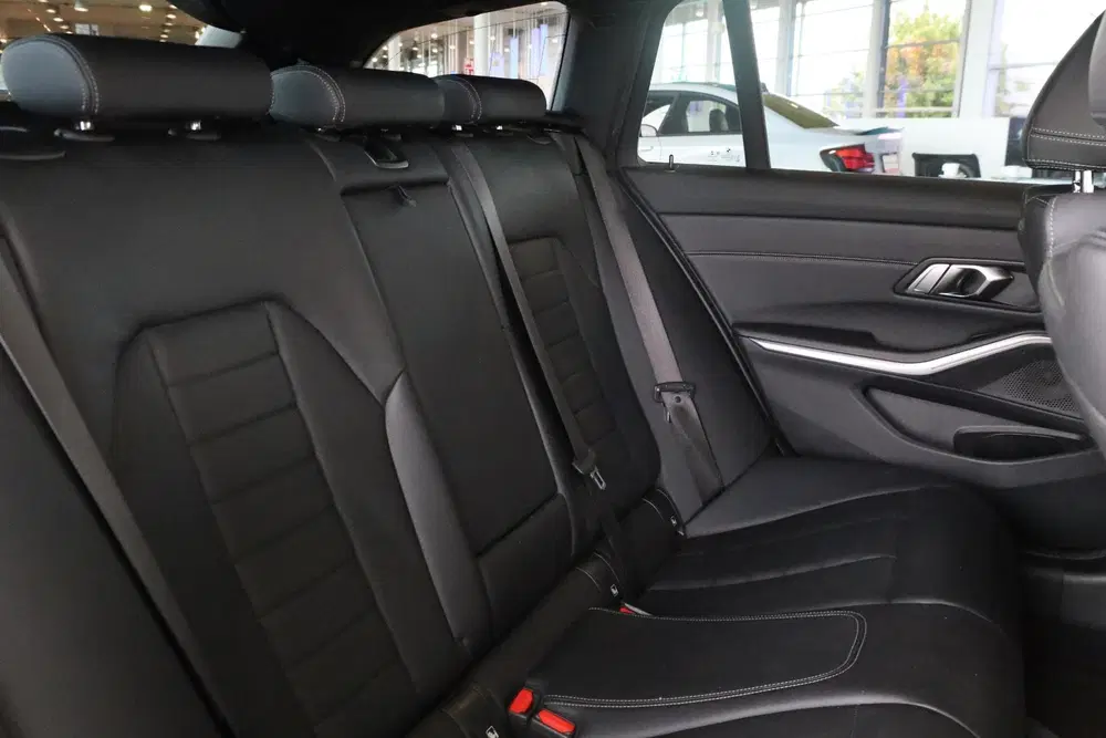 BMW 3-serie 318i uit 2022, foto 10