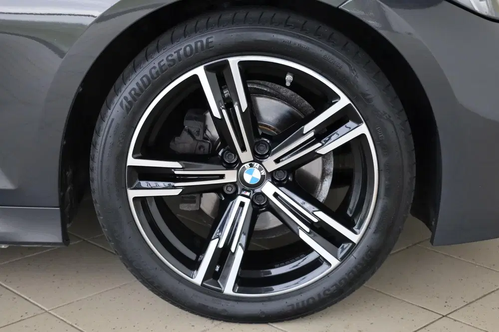 BMW 3-serie 318i uit 2022, foto 6