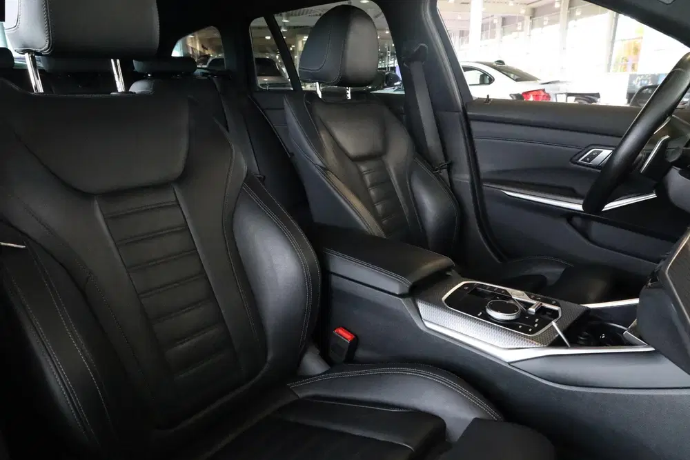 BMW 3-serie 318i uit 2022, foto 9
