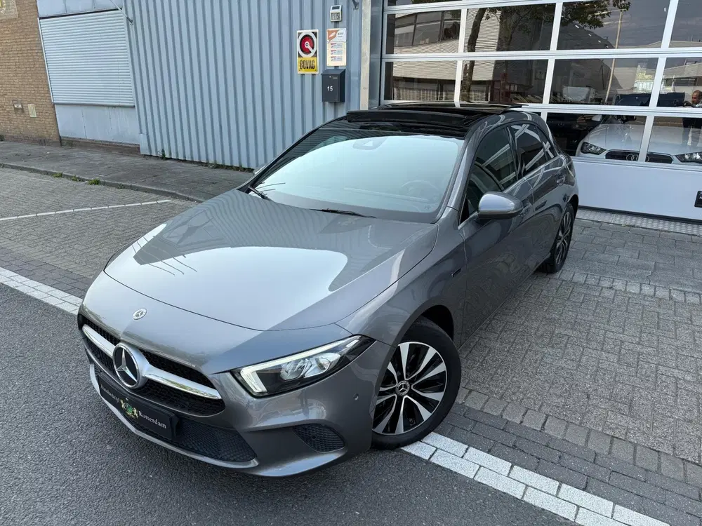 Mercedes-Benz A-Klasse 250 e AMG LED uit 2020, foto 11