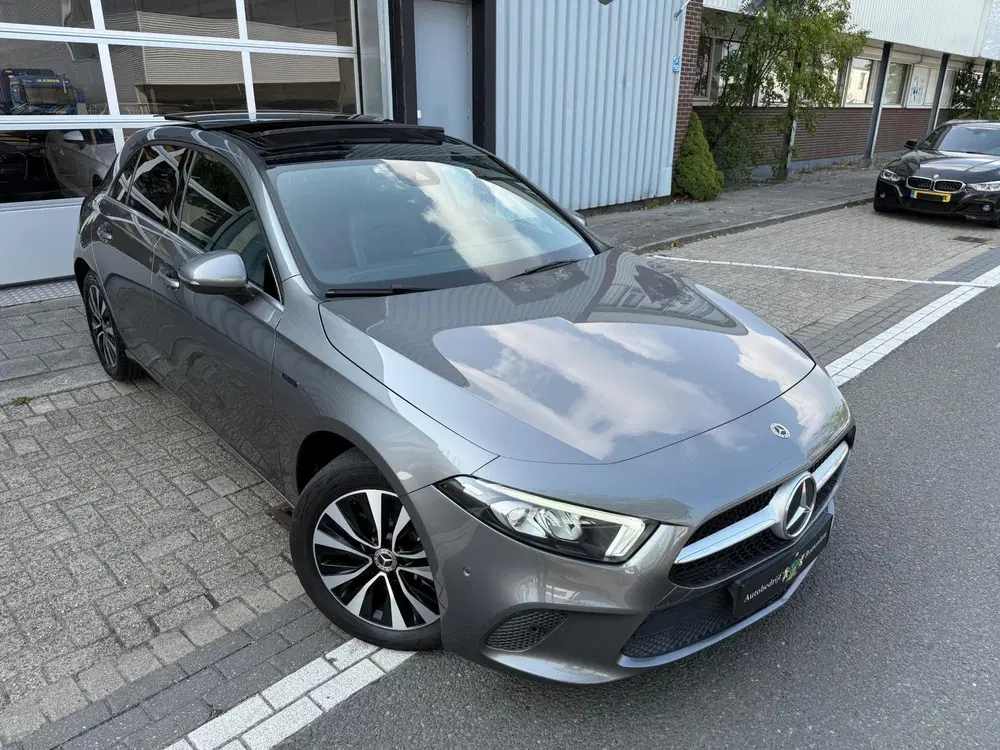 Mercedes-Benz A-Klasse 250 e AMG LED uit 2020, foto 8