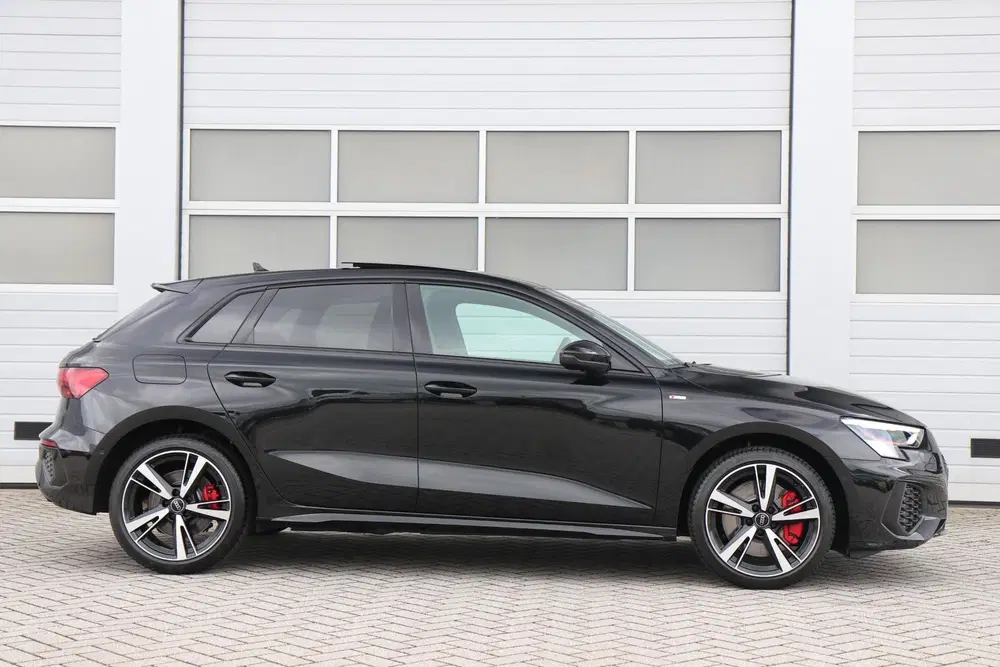 Audi A3 45 TFSIe 245pk S edition Competition uit 2023, foto 3