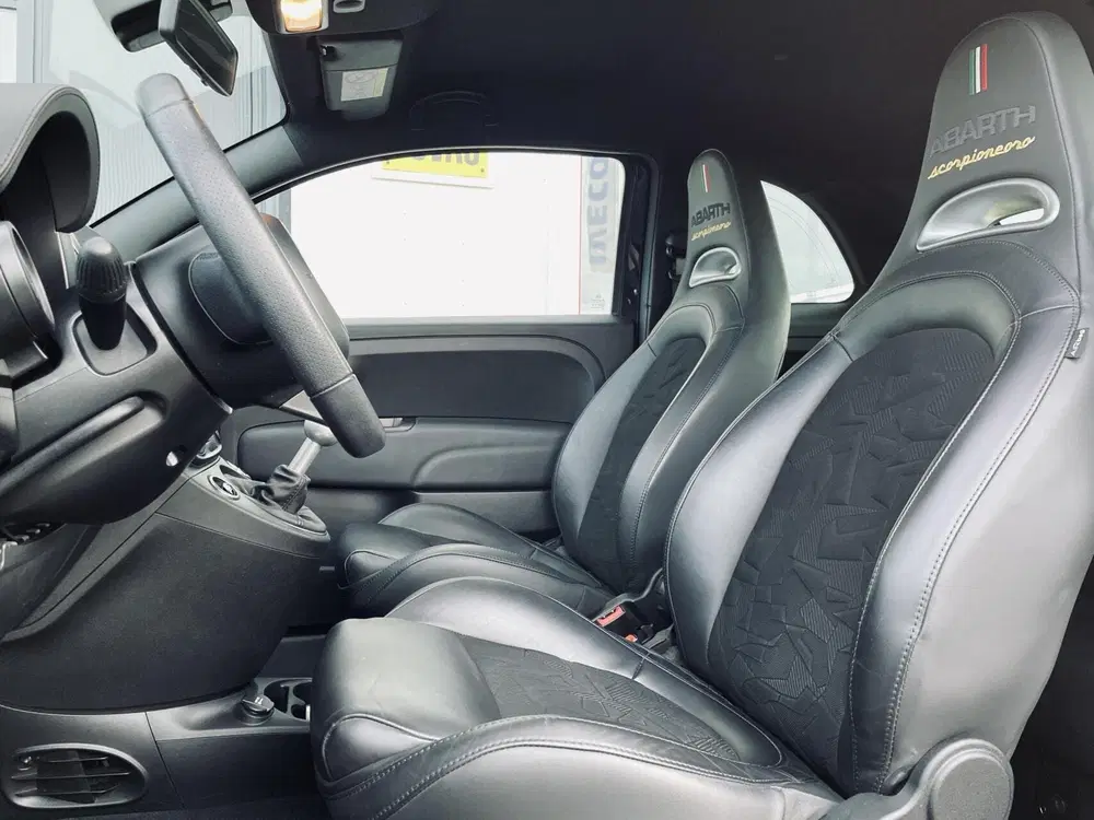 Abarth 595 1.4 T-JET SCORPIONEORO uit 2021, foto 13