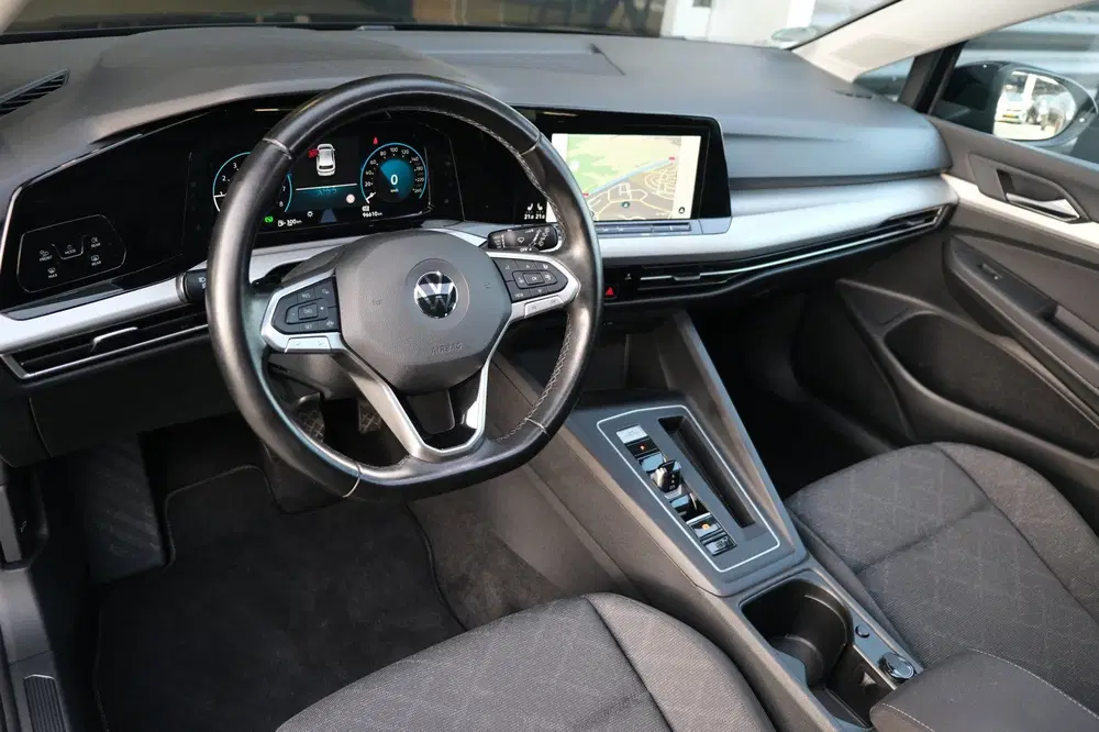Volkswagen Golf 8 1.5 eTSI DSG Pano Trek Navi Led Pdc Cam uit 2020, foto 3