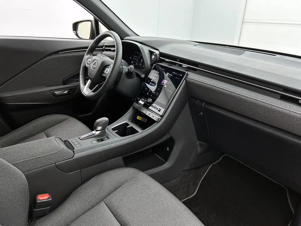 Lexus LBX 2WD uit 2026, foto 5