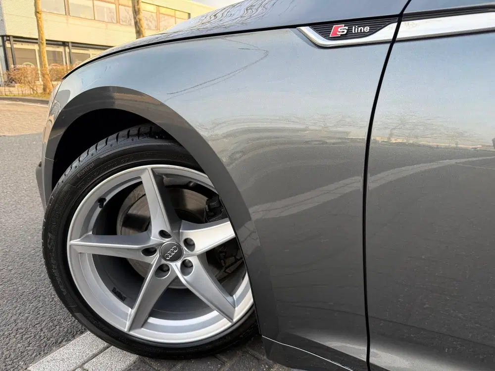 Audi A5 35 TFSI Sport S-tronic AUT S-line edition uit 2019, foto 3