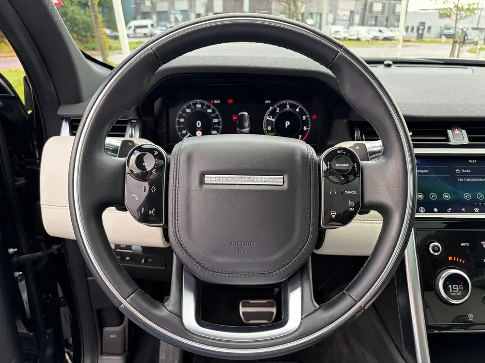 Land Rover Discovery Sport P300e 1.5 R-Dynamic HSE uit 2020, foto 9